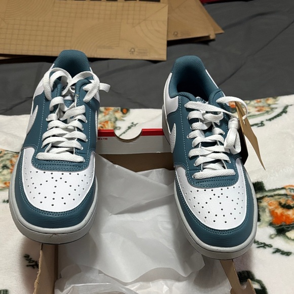 Nike Teal and White Low-Top Sneakers - Picture 1 of 5